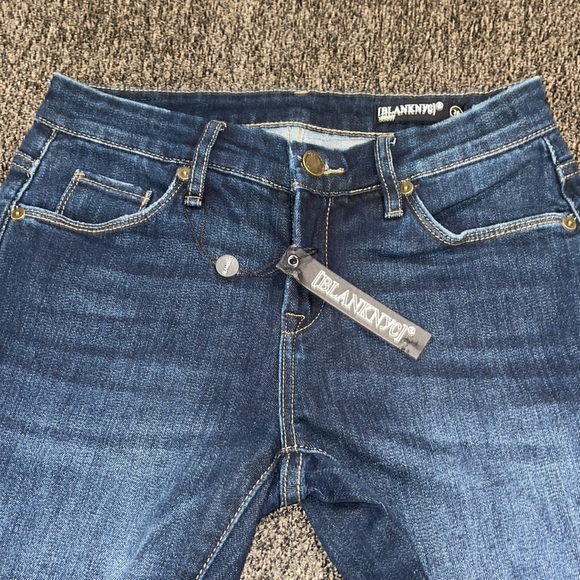 BLANKNYC FITTED FLARED RAW HEM JEANS. NEW WITH TAGS Size 26. - Picture 2 of 16